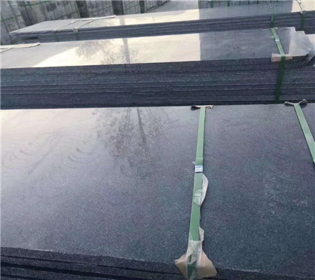 芝麻黑板材在高端裝修中的特點